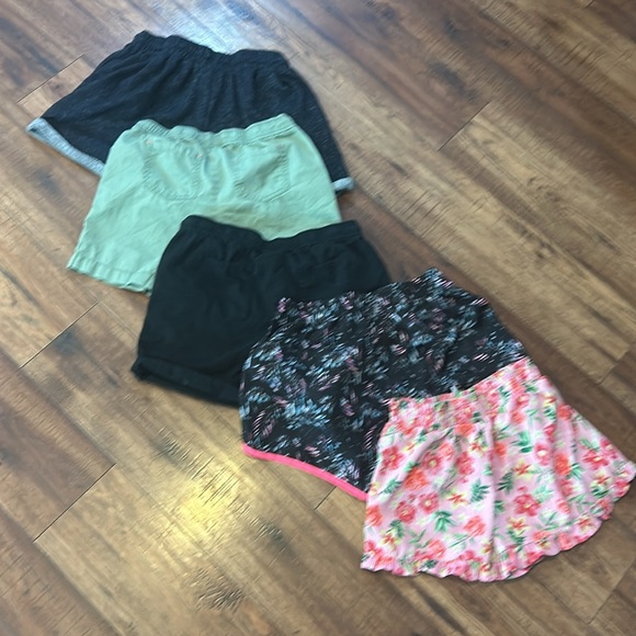 Youth girl shorts lot - Picture 2 of 2
